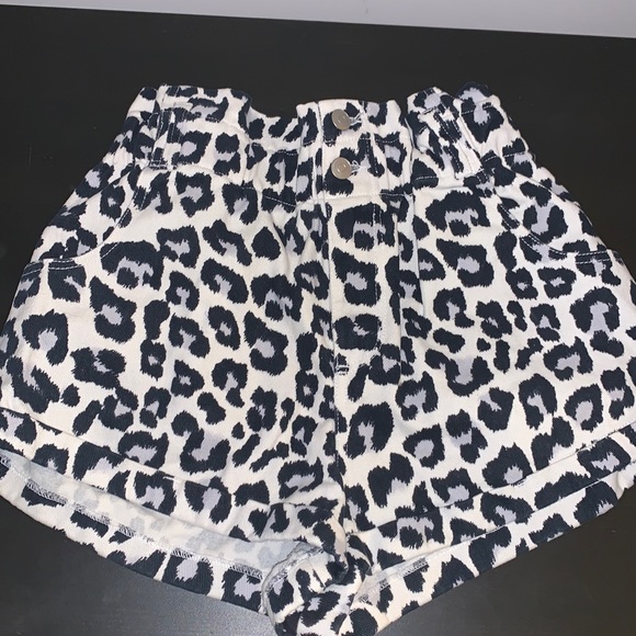 Leopard print jean shorts - Picture 1 of 4